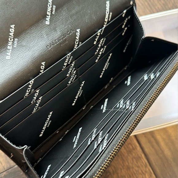 Balenciaga black logo print folding leather wallet - Picture 10 of 12